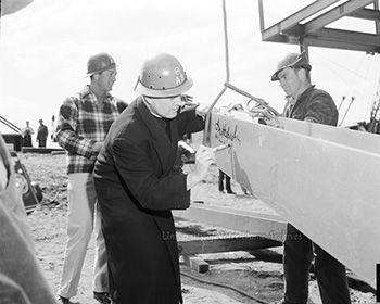 Fr Hesburgh signs library beam_v3