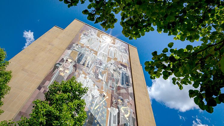 Renovated for a New Role — Hesburgh Library transforms layout and services for the digital age